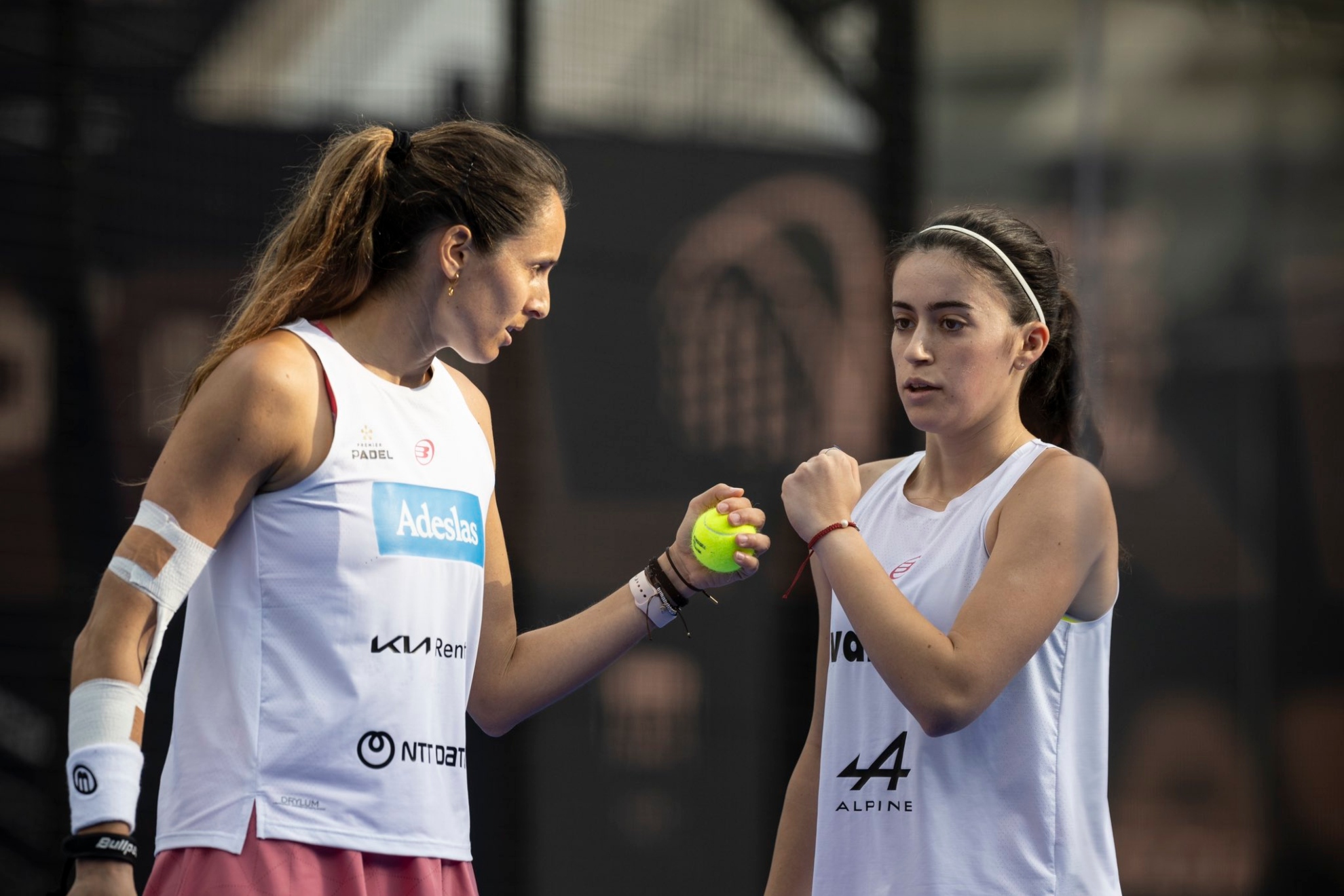 配合使得他 配合使得他